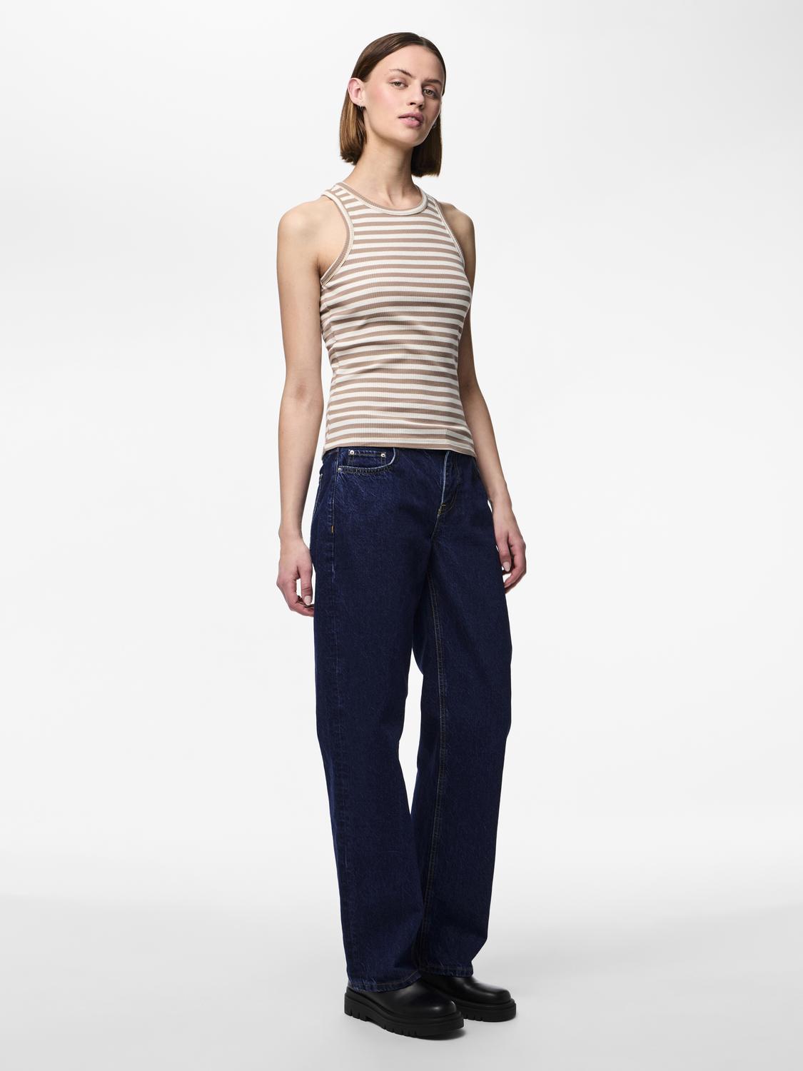 model_shot-front_full